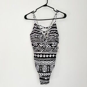 ⭐ 3 for $40 - NWT Black and White - Tribal One Piece Swimsuit - Large